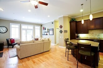 821 Foster St, Unit 1S in Evanston, IL - Building Photo - Building Photo