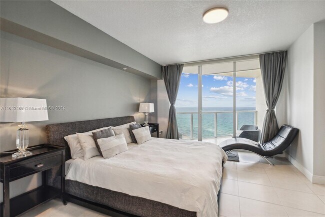 16699 Collins Ave, Unit 1904 in Sunny Isles Beach, FL - Foto de edificio - Building Photo