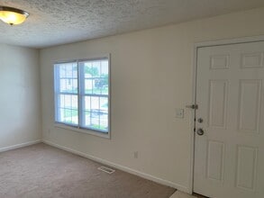 1106 Lockenvitz Ln, Unit 4 in Bloomington, IL - Foto de edificio - Building Photo