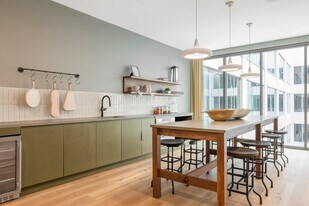 Kaufmanns in Pittsburgh, PA - Building Photo