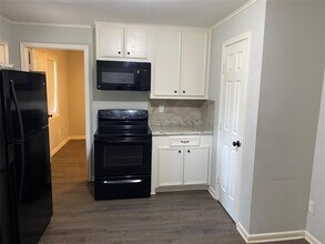 1702 19th St in Huntsville, TX - Building Photo - Building Photo