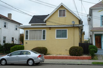 2045 Emerson St in Berkeley, CA - Foto de edificio - Building Photo