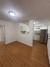 542 NW 8th St in Miami, FL - Foto de edificio - Building Photo