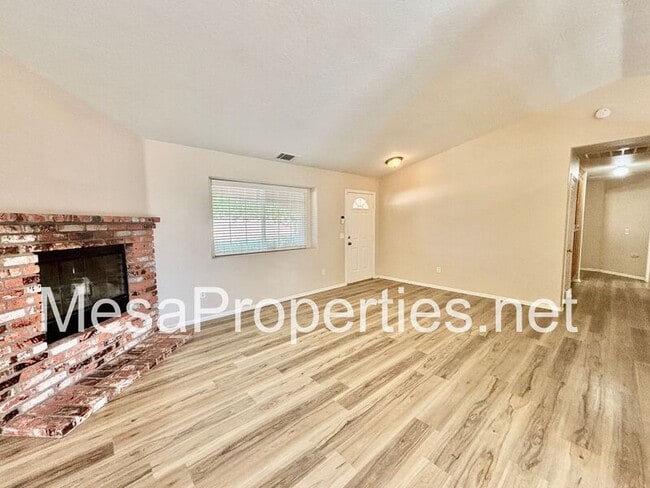 16814 Cactus St in Hesperia, CA - Building Photo - Building Photo