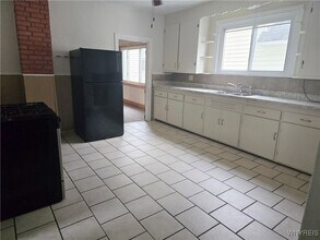 194 Cass Ave in Cheektowaga, NY - Building Photo - Building Photo