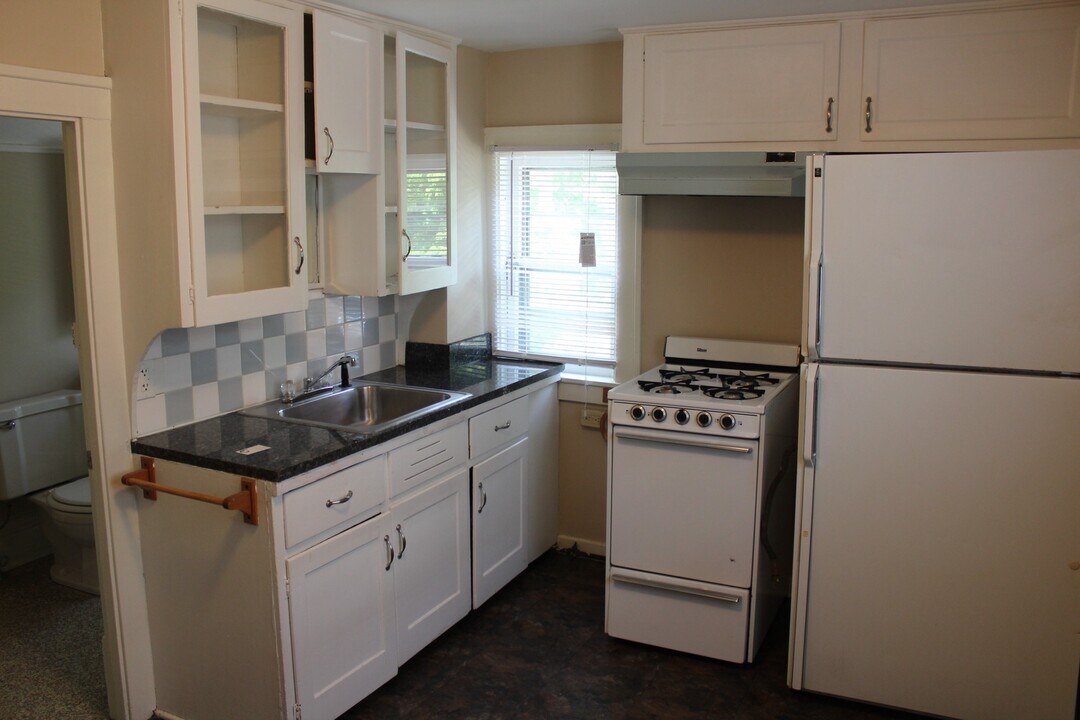 318 College Ave NE in Grand Rapids, MI - Building Photo