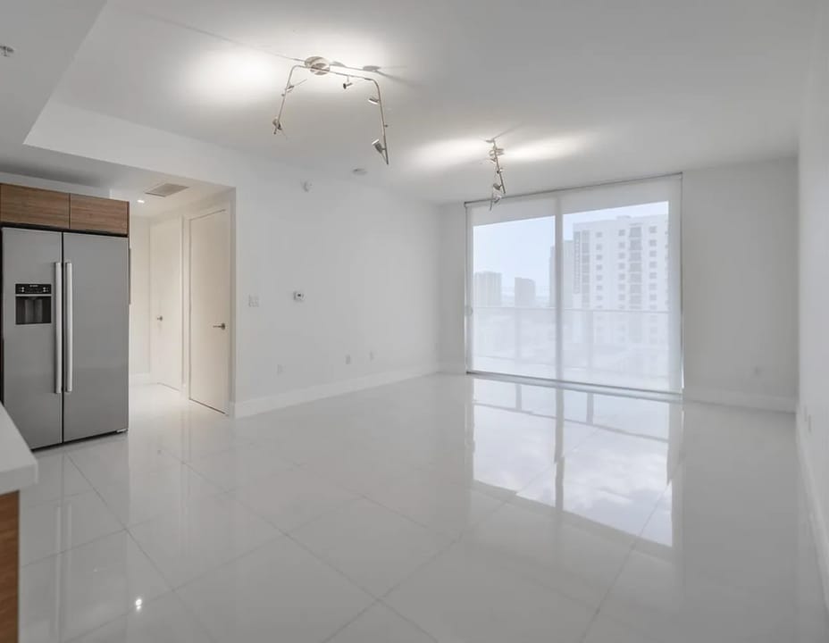 1010 SW 2nd Ave, Unit 1310 in Miami, FL - Foto de edificio