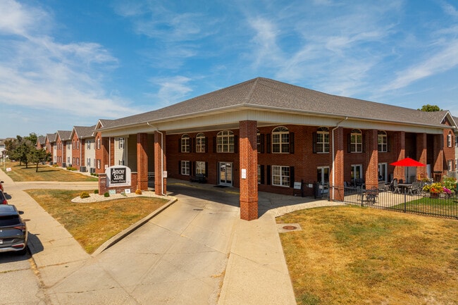 ANTHONY SQUARE SENIOR LIVING in Terre Haute, IN - Foto de edificio - Building Photo