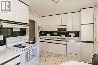 48 Lionel Heights Crescent in Toronto, ON - Building Photo - Building Photo