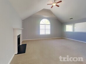 6053 Crooked Creek Dr. in Rex, GA - Foto de edificio - Building Photo