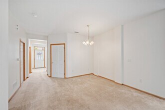 5221 Village Run Ave in Des Moines, IA - Building Photo - Building Photo