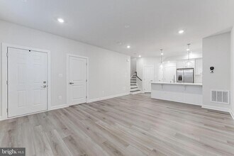 21815 Express Ter in Ashburn, VA - Building Photo - Building Photo