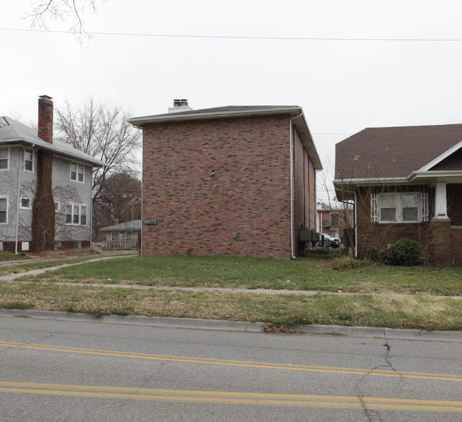 4837-4839 Leighton Ave in Lincoln, NE - Foto de edificio - Building Photo