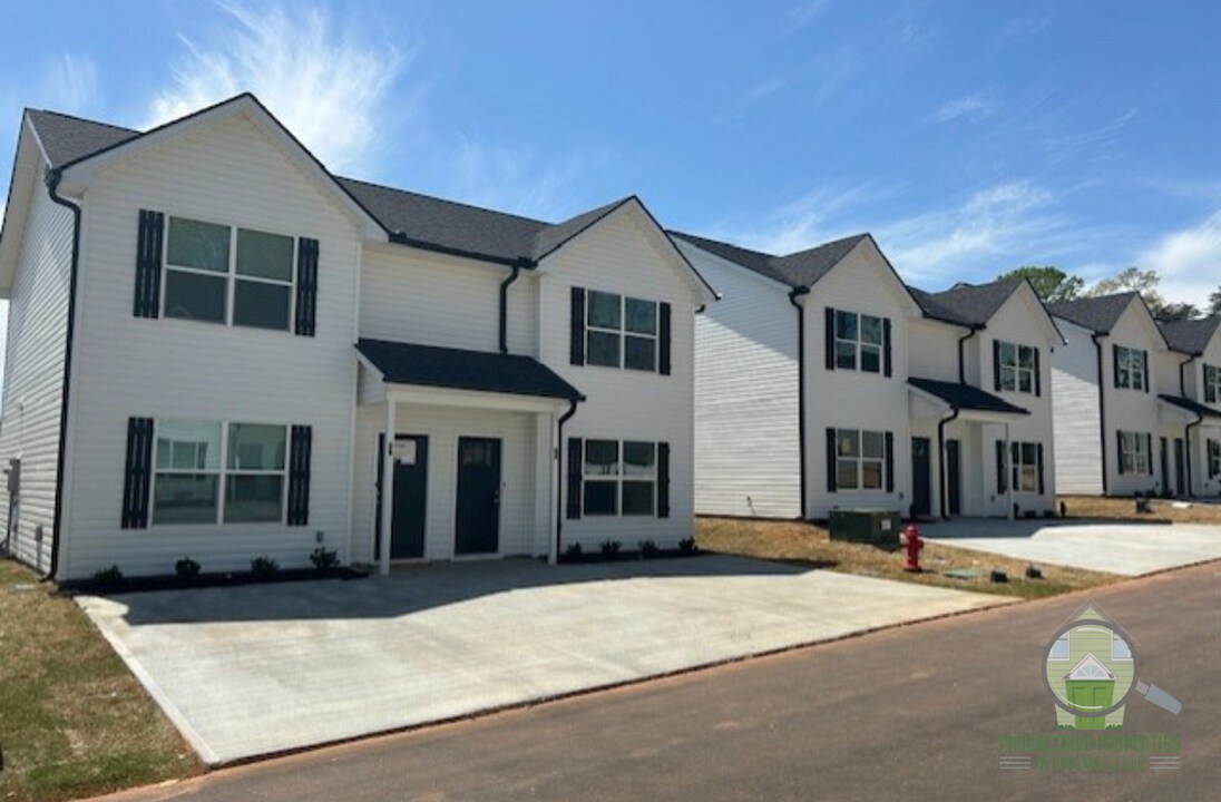 9 Wofford Rd in Taylors, SC - Building Photo