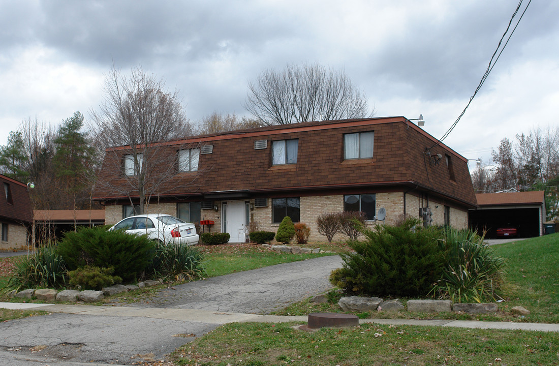 6092 Applecrest Ct in Youngstown, OH - Building Photo