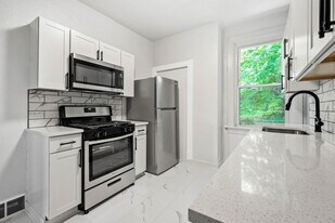 2338 Maple Ave in Pittsburgh, PA - Building Photo