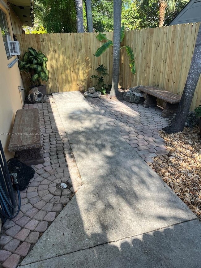 1029 SW 15th Terrace in Fort Lauderdale, FL - Building Photo - Building Photo