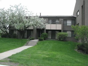 Park Plaza Apartments in Lincoln Park, MI - Foto de edificio - Building Photo