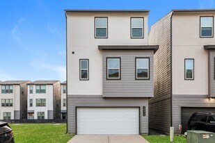 18519 Centro Row in Shenandoah, TX - Building Photo