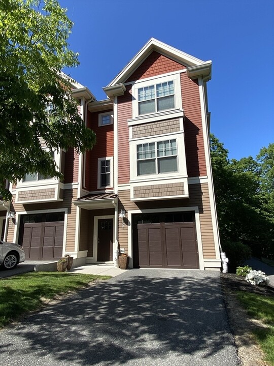 2001 Symmes Cir in Arlington, MA - Foto de edificio