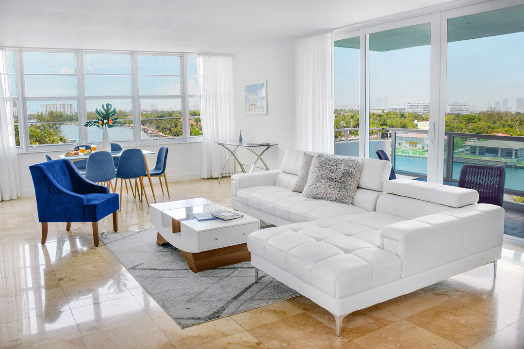 Seacoast Suites Apartments in Miami Beach, FL - Foto de edificio