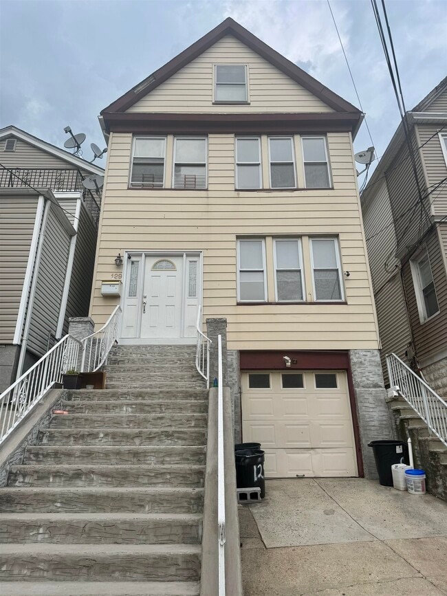 property at 129 W 29th St