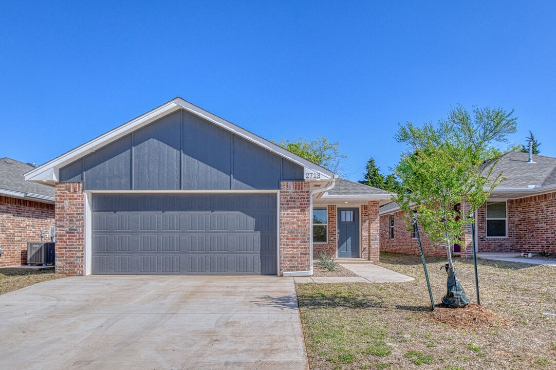 2713 Clifton Ter in Norman, OK - Building Photo