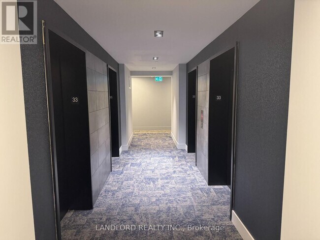4130 Parkside Village Dr in Mississauga, ON - Building Photo - Building Photo