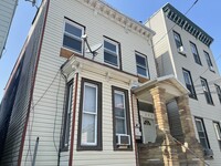 209 Hancock Ave in Jersey City, NJ - Building Photo - Building Photo