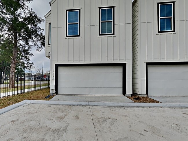 9902 Clark Rd