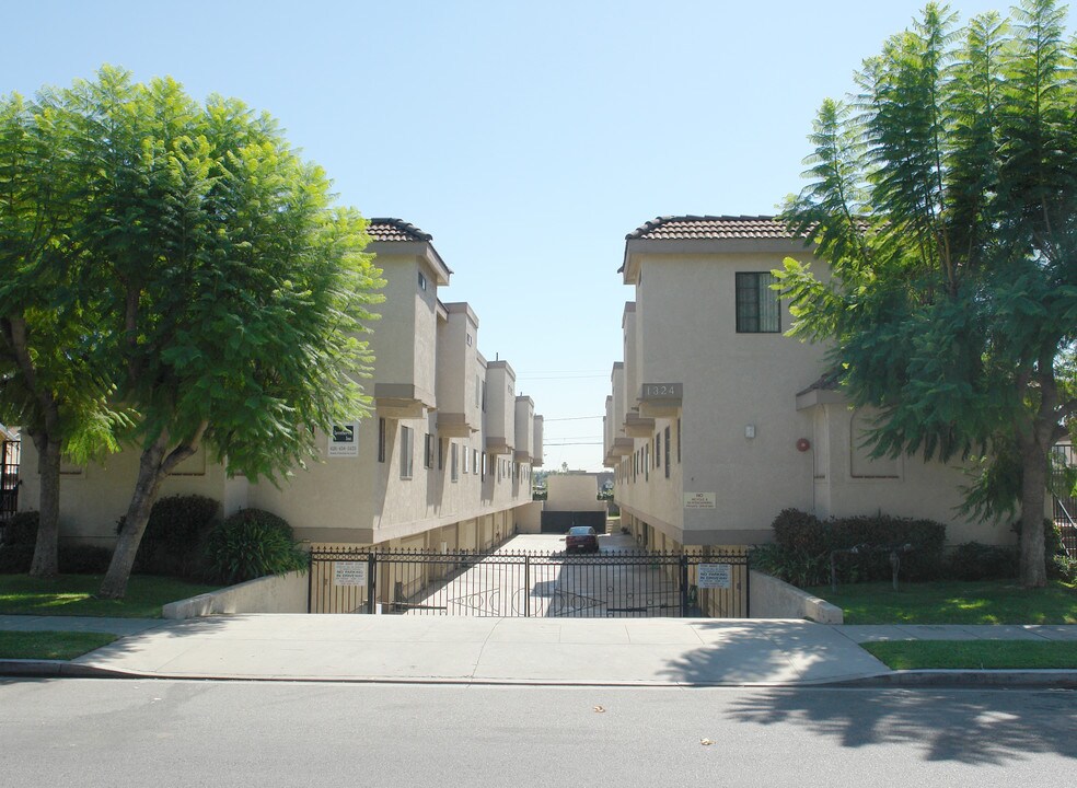 1324 Elm Ave in San Gabriel, CA - Foto de edificio