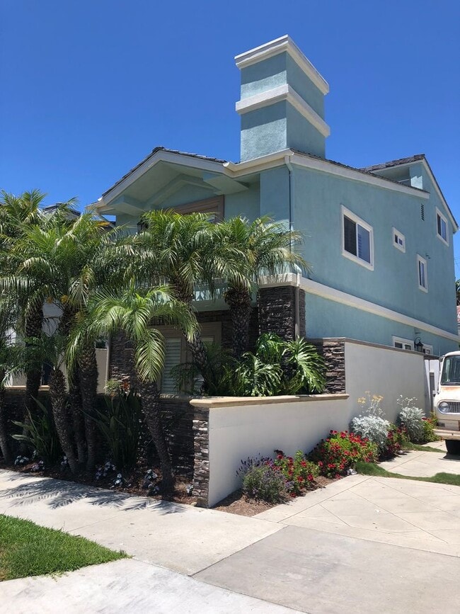 211 7th St in Huntington Beach, CA - Building Photo - Building Photo