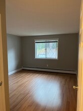 17 Silvestri Cir in Derry, NH - Building Photo - Building Photo