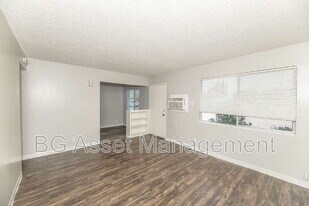 1922 Ethan Way in Sacramento, CA - Building Photo