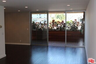 11044 Ophir Dr in Los Angeles, CA - Building Photo - Building Photo