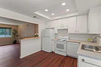 39220 San Francisquito Canyon Rd in Santa Clarita, CA - Building Photo - Building Photo