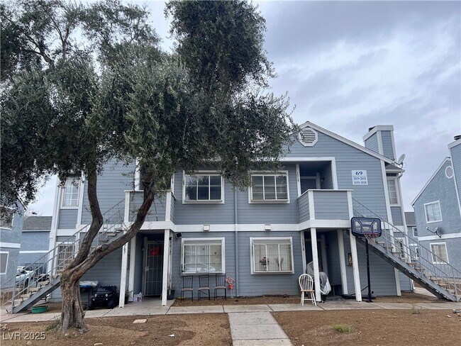 1963 Dwarf Star Dr in Las Vegas, NV - Building Photo - Building Photo