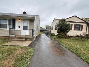 886 Carolyn Ave in Columbus, OH - Building Photo - Building Photo