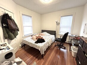 11 Harold St, Unit 2 in Somerville, MA - Foto de edificio - Building Photo