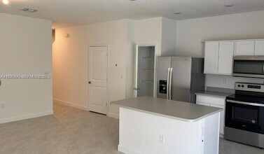 606 SW 12th St in Florida City, FL - Building Photo - Building Photo