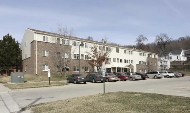 property at 1105 S 3rd St