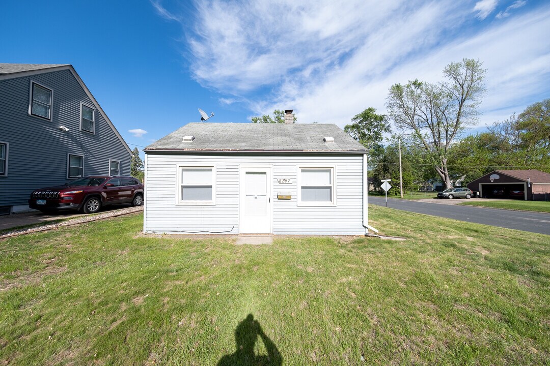 8247 Wentworth Ave S in Minneapolis, MN - Building Photo