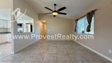 16657 Kayuga St in Victorville, CA - Building Photo - Building Photo