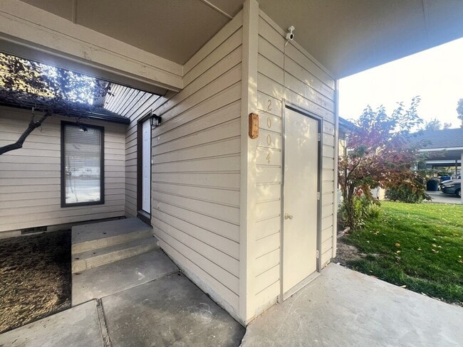 2004 S Leadville Ave in Boise, ID - Foto de edificio - Building Photo