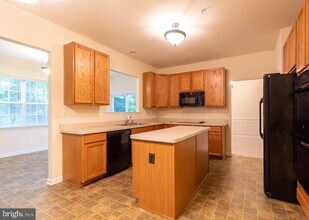 8401 Hollow Tree Ln in Upper Marlboro, MD - Building Photo - Building Photo