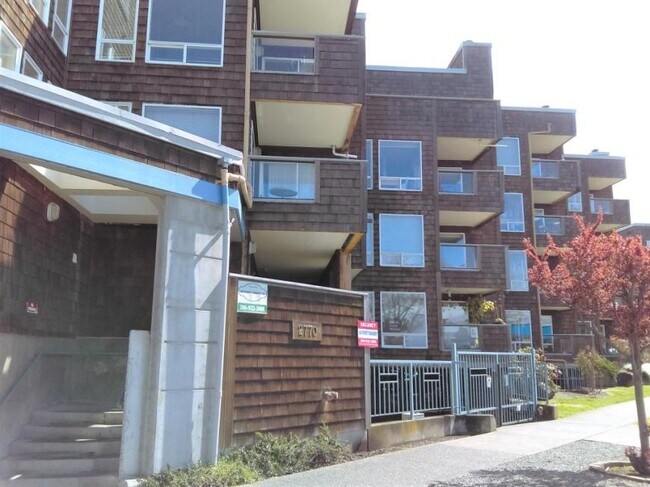 2770 Alki Ave SW in Seattle, WA - Building Photo - Building Photo