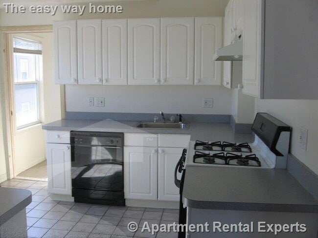 8 Pearl St, Unit #3
