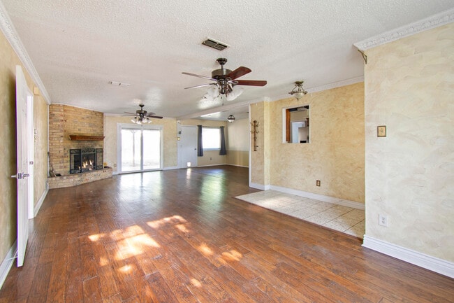 5705 16th St in Lubbock, TX - Building Photo - Building Photo
