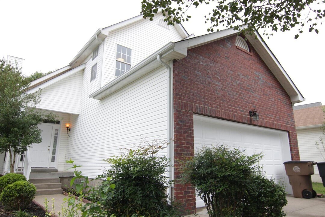 1437 Bell Trace Dr in Nashville, TN - Building Photo