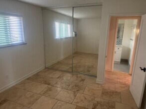 729 E Elder St, Unit A in Fallbrook, CA - Foto de edificio - Building Photo